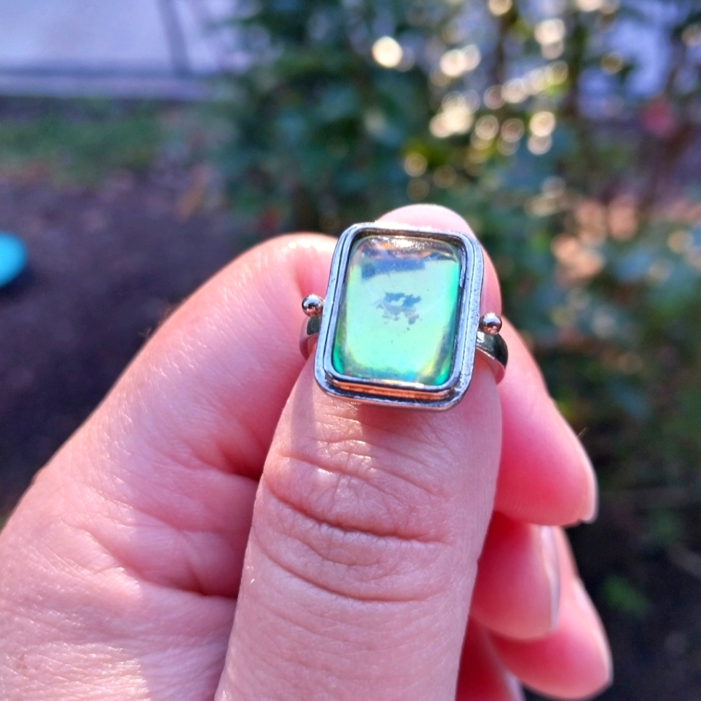 Vintage Iridescent Silver Ring - Picture 5 of 5
